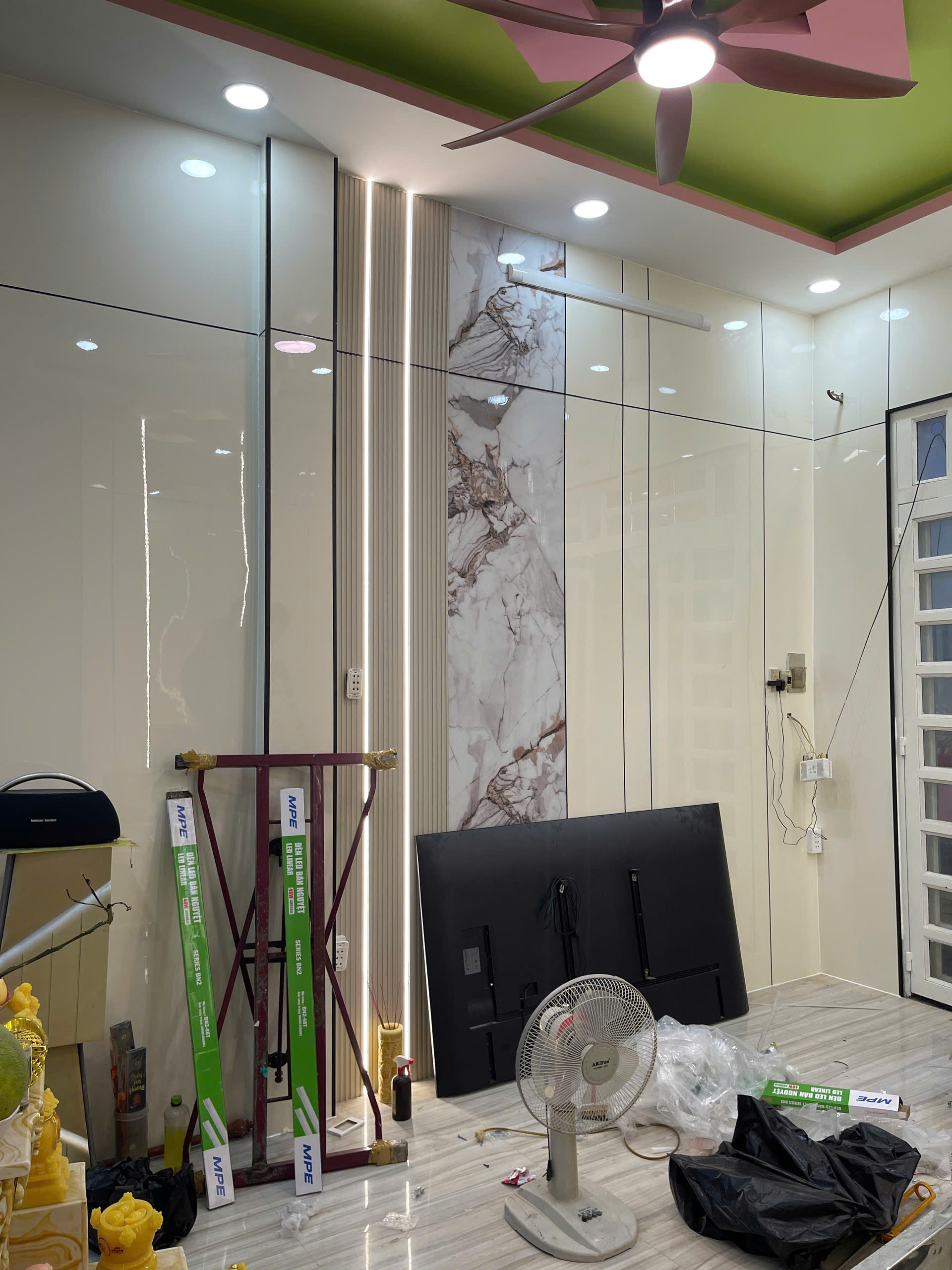 tấm than tre màu PE 09 kết hợp vân đá.